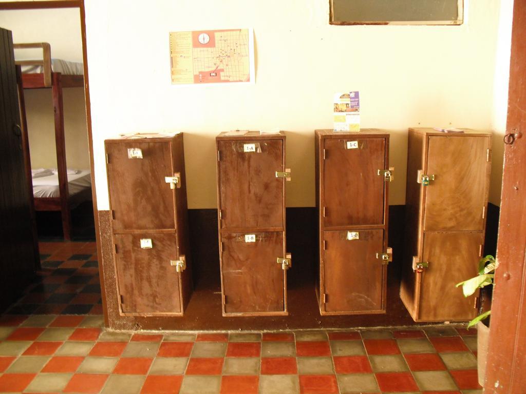 Hostal Casa Ivana Leon Bagian luar foto