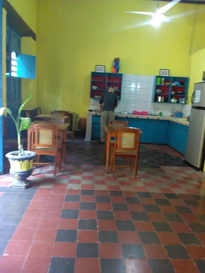 Hostal Casa Ivana Leon Bagian luar foto