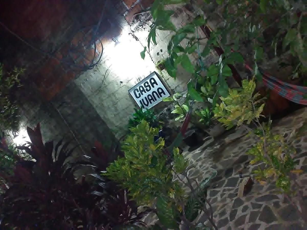 Hostal Casa Ivana Leon Bagian luar foto