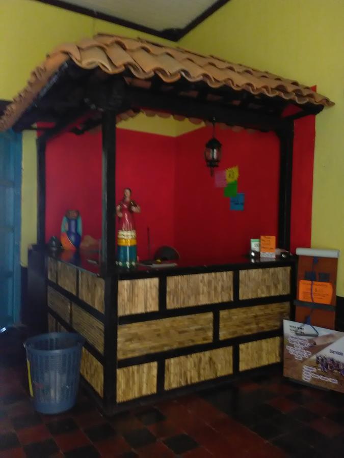 Hostal Casa Ivana Leon Bagian luar foto