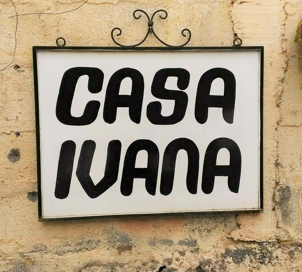 Hostal Casa Ivana Leon Bagian luar foto