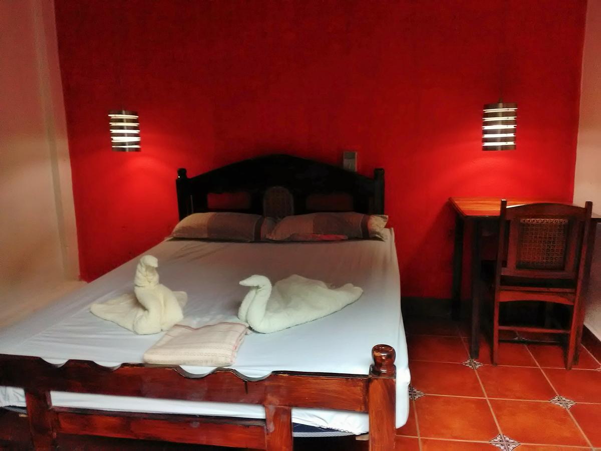 Hostal Casa Ivana Leon Bagian luar foto