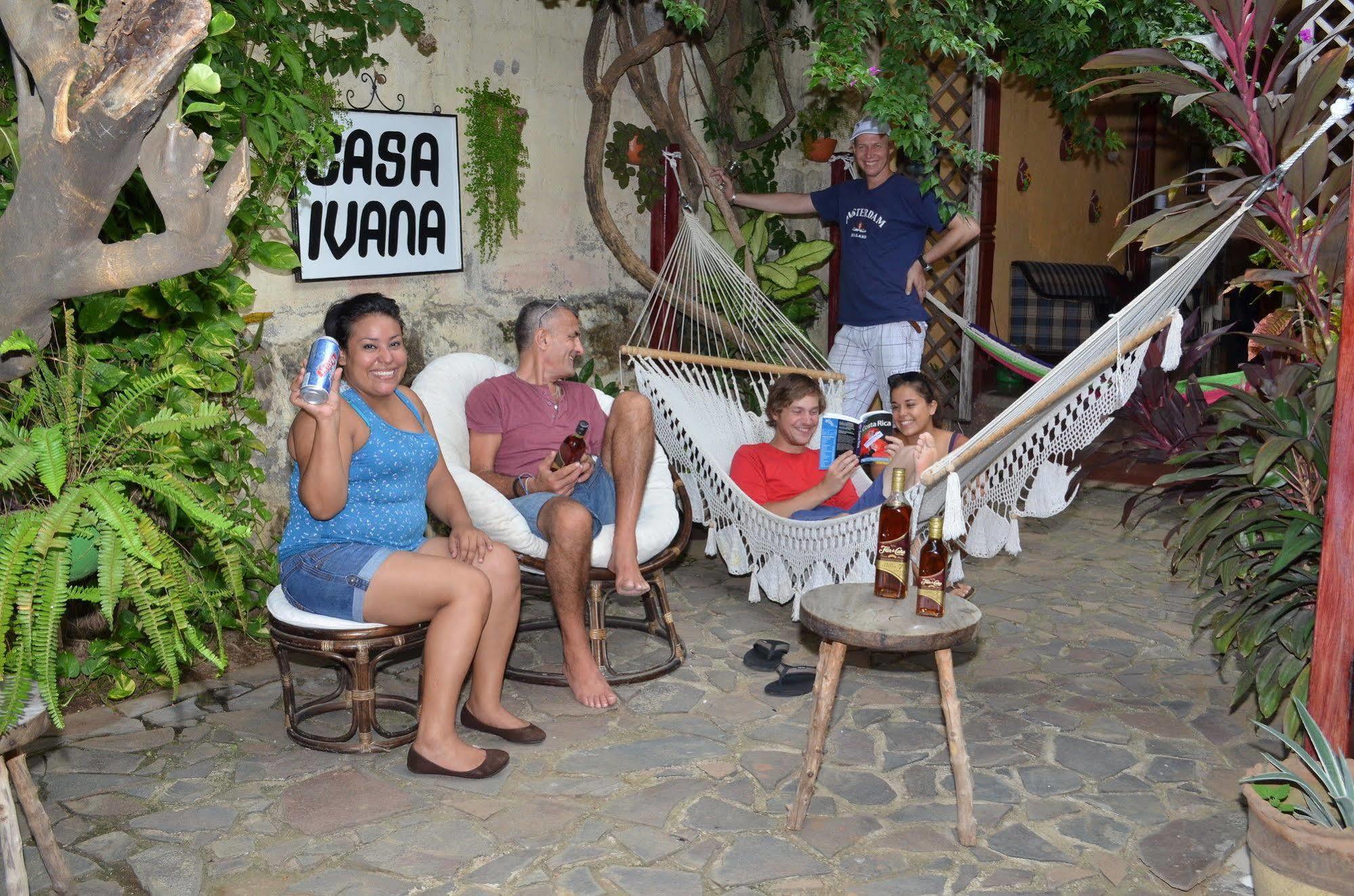Hostal Casa Ivana Leon Bagian luar foto