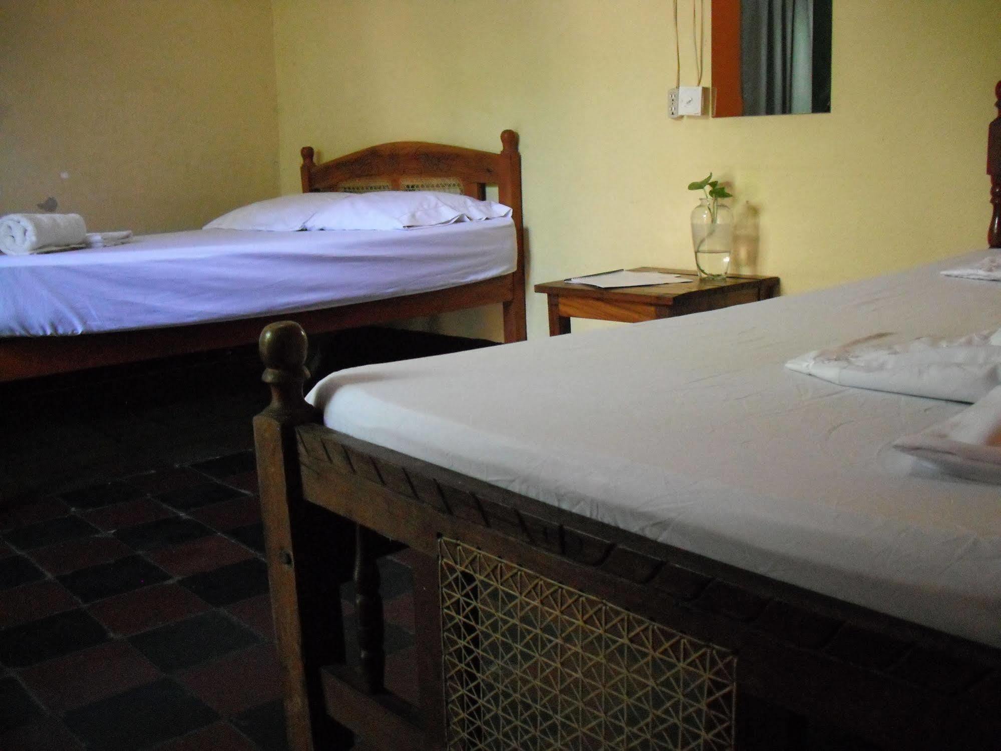 Hostal Casa Ivana Leon Bagian luar foto