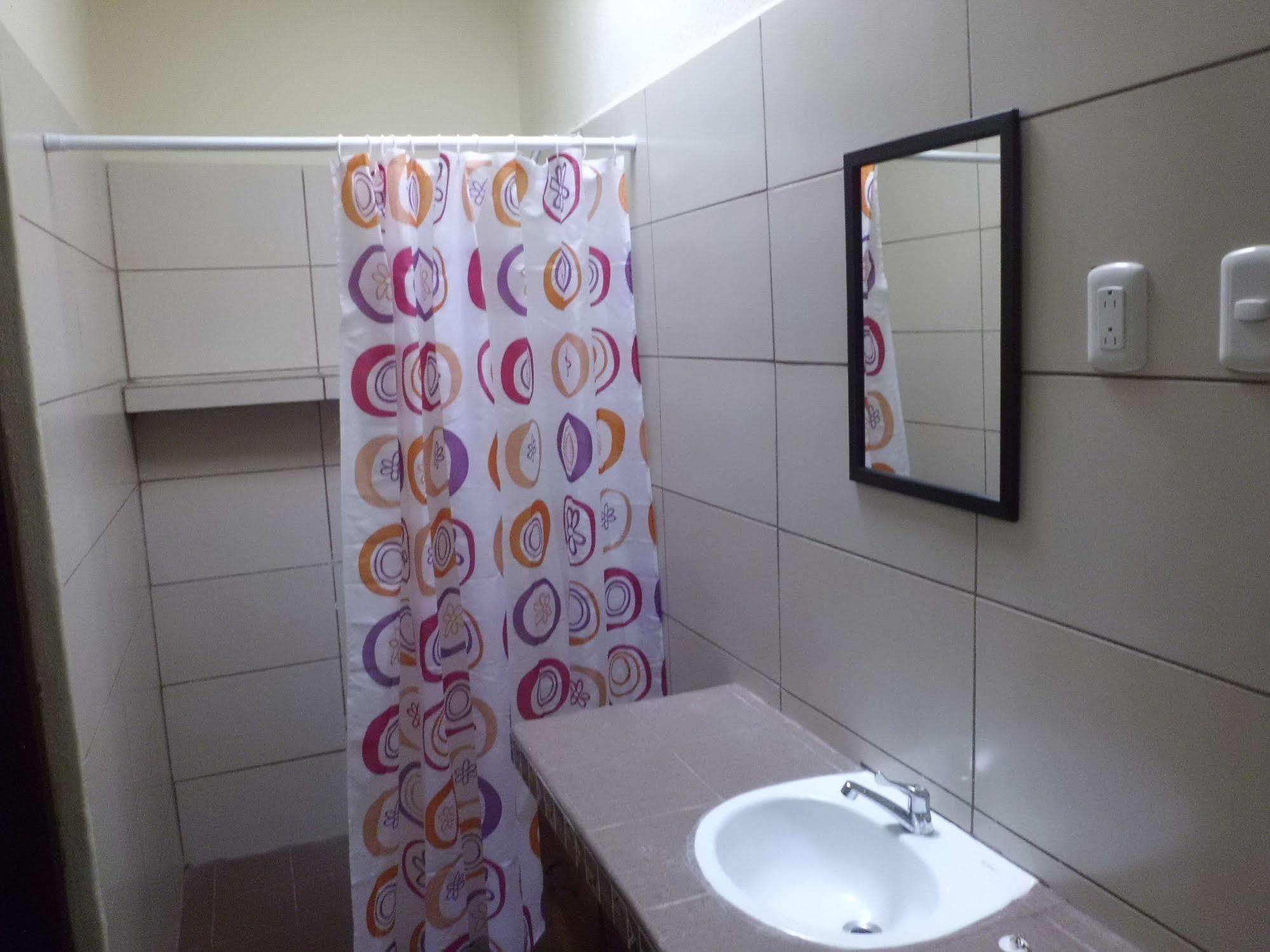 Hostal Casa Ivana Leon Bagian luar foto