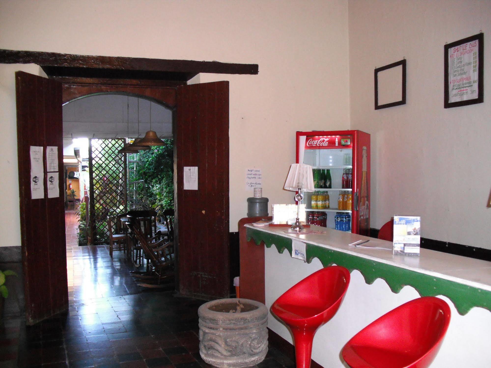 Hostal Casa Ivana Leon Bagian luar foto