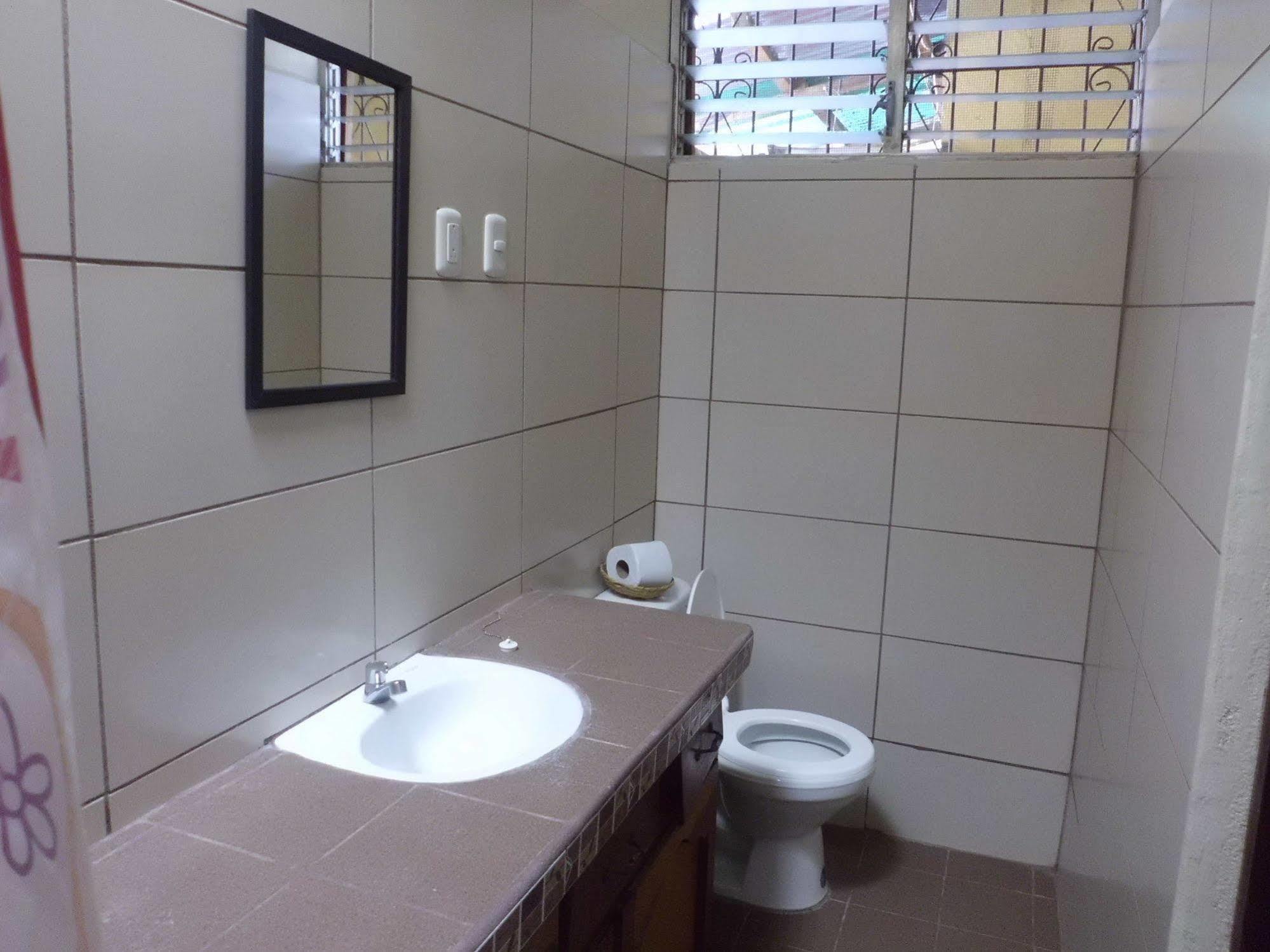 Hostal Casa Ivana Leon Bagian luar foto