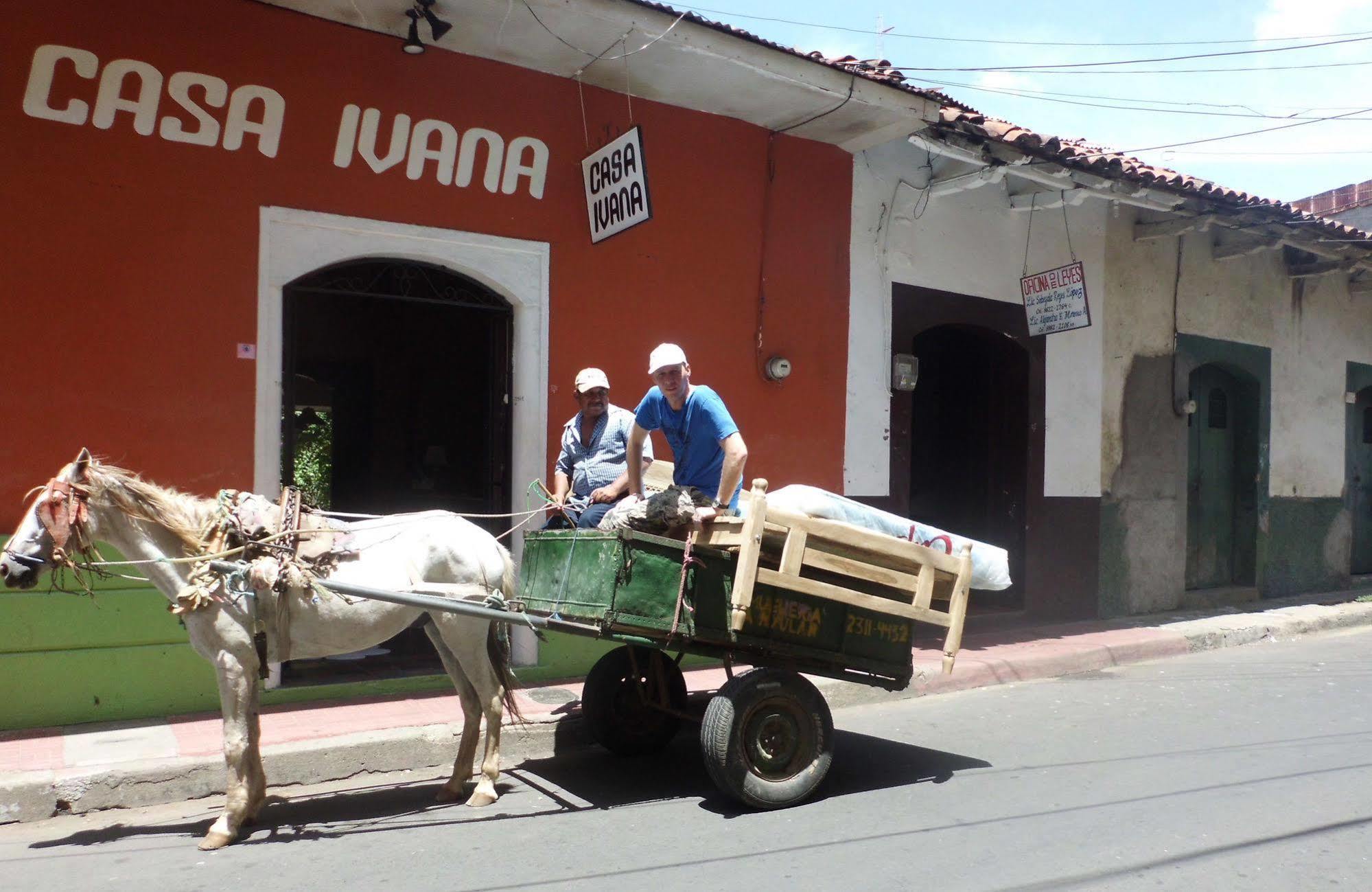 Hostal Casa Ivana Leon Bagian luar foto